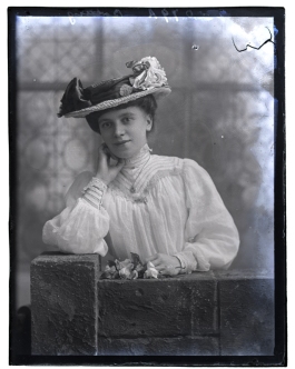 Miss Botting, 1907