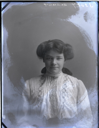 Miss H Andrews, 12 Jul 1911